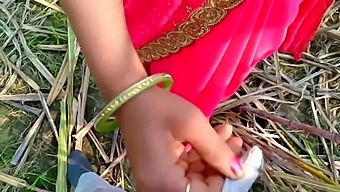 Bhabhi Caught Having Outdoor Sex In The Fields